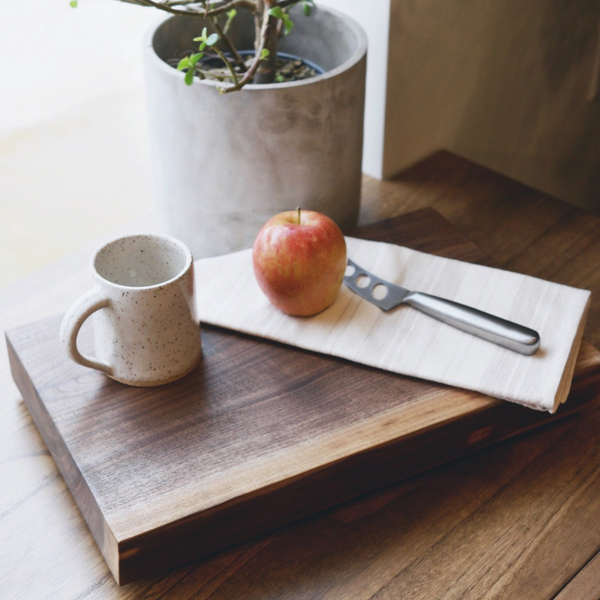 Apple-shaped Solid Wood Cutting Board With Handle for Fruits